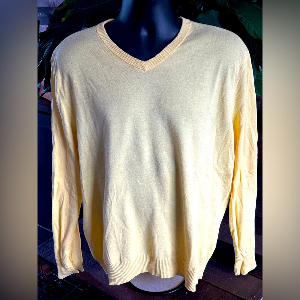 Pale yellow vintage 90s knit sweater knit